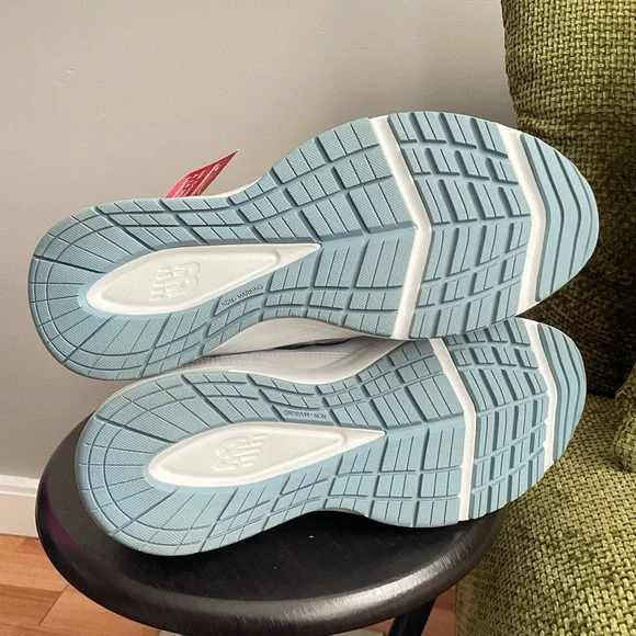 New Balance Sneakers Womens Size 10 - Picture 9 of 11